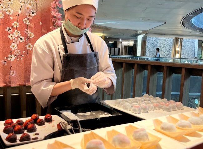 來享用下午茶。 食材很新鮮，很喜歡他們手工現場擀的皮帶麵。