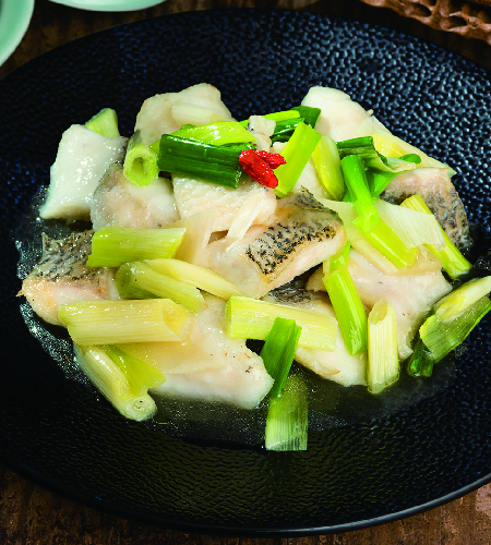 上湯蔥薑鮮鱸魚塊 Wok-fried sea bass fillet with scallion, ginger supreme broth -1