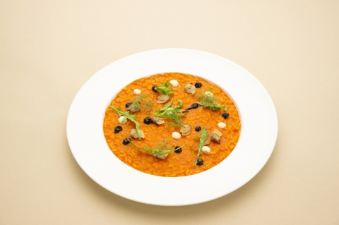 鯷魚黑蒜蛤蠣燉飯 RISOTTO CON ACCIUGHE AGLIO NERO E OSTRICHE