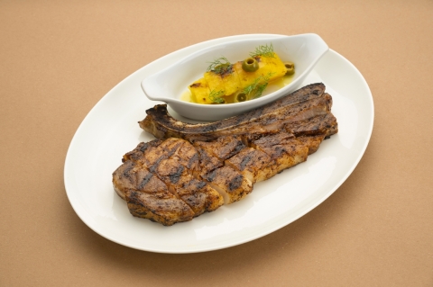 炭烤台灣戰斧豬 自製BBQ醬汁 碳烤鳳梨 COSTOLETTE DI MAIALE ALLA GRIGLIA