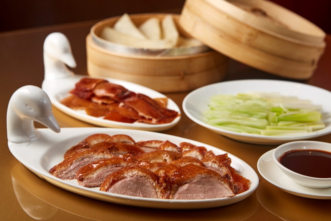 Shangri-La Taipei Shang Palace Signature Dish - Roasted Duck 米其林餐盤推薦餐廳 - 香宮 知名果木烤鴨