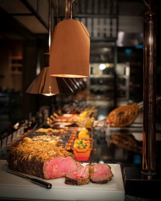 全新開幕遠東cafe-炭烤餐檯以新增西班牙國寶級烤爐josper-grill-料理各式美味肉品-風味絕佳的炭烤濕式熟成28天美國牛排是必嚐佳餚