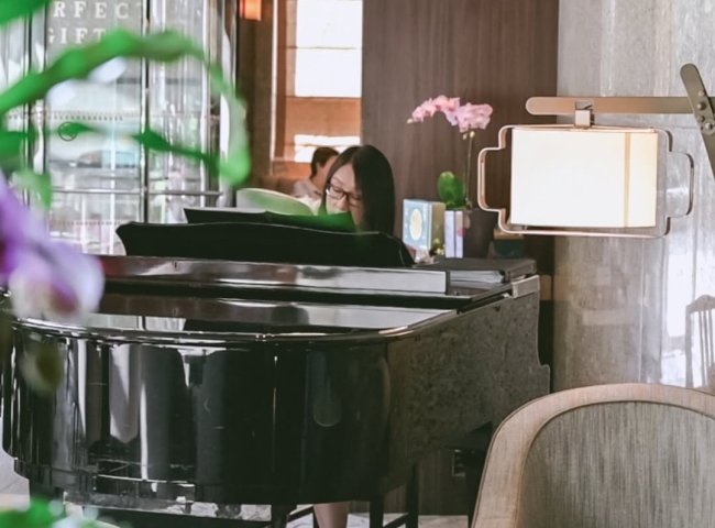 人員服務好，空間舒服！ 現場演奏也很好聽啊～～～ 讓人非常愜意放鬆❤️很喜歡