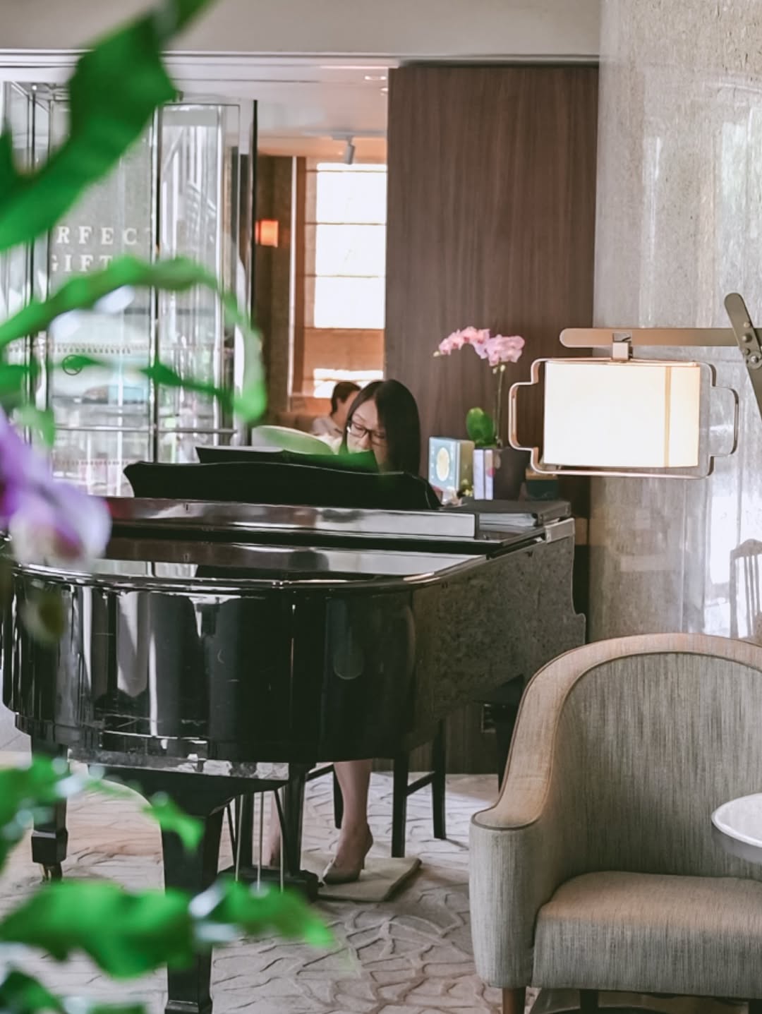 人員服務好，空間舒服！ 現場演奏也很好聽啊～～～ 讓人非常愜意放鬆❤️很喜歡