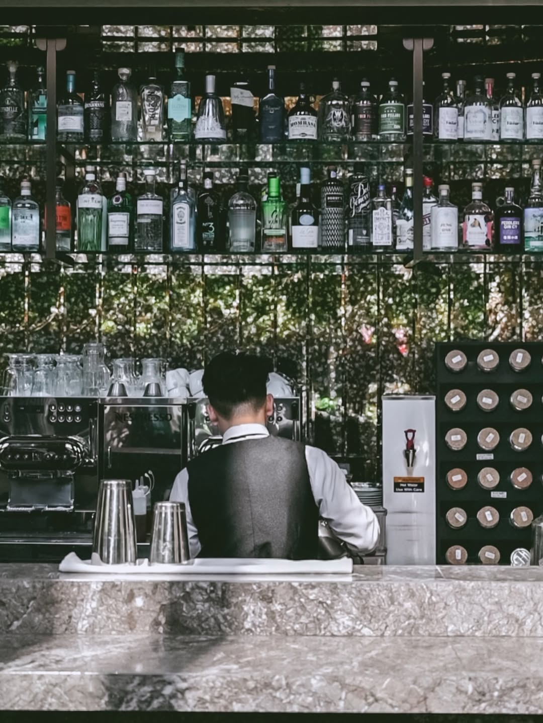 飲品和餐點都非常好吃，座位也很寬敞，適合和朋友一起在這邊度過午後時光