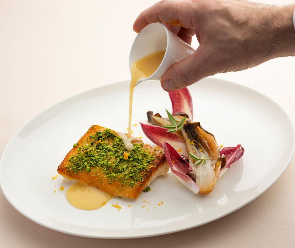 炭烤深海比目魚 柑橘比利時菊苣 塔吉亞斯橄欖