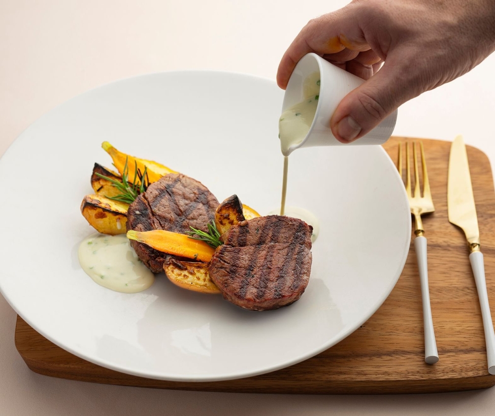 炭烤頂級菲力牛排 燒烤洋芋 藍紋起司醬