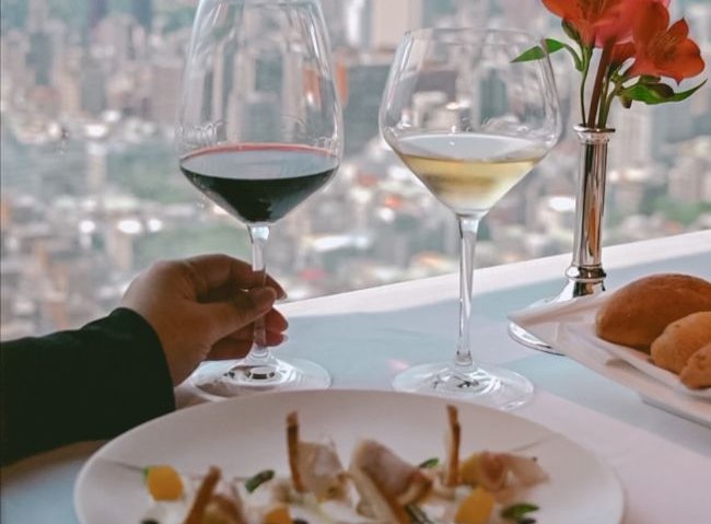 風景很美，食物精緻好吃，環境很舒服。 有「求婚桌」喔❤️?