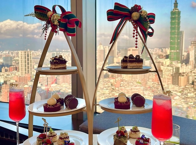 來到這裏，高空的景觀餐廳，可以遠眺臺北101大樓，下午提供下午茶套餐。到了晚上，則搖身一變為高空酒吧 Sky bar。