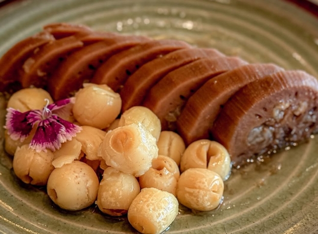 裝潢新穎視野開闊夜晚景色優美，用餐氣氛佳服務親切